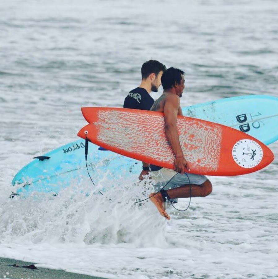 Surf lesson at Batu Bolong Beach Canggu Bali